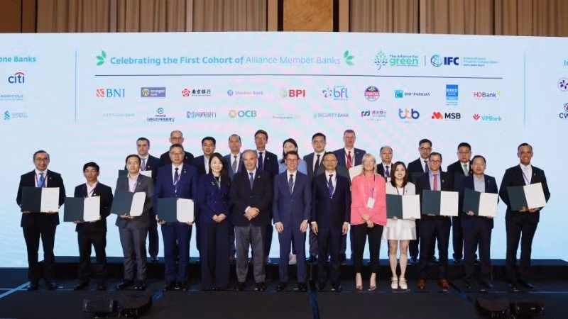 Representatives of the members of the Alliance for Green Commercial Banks.