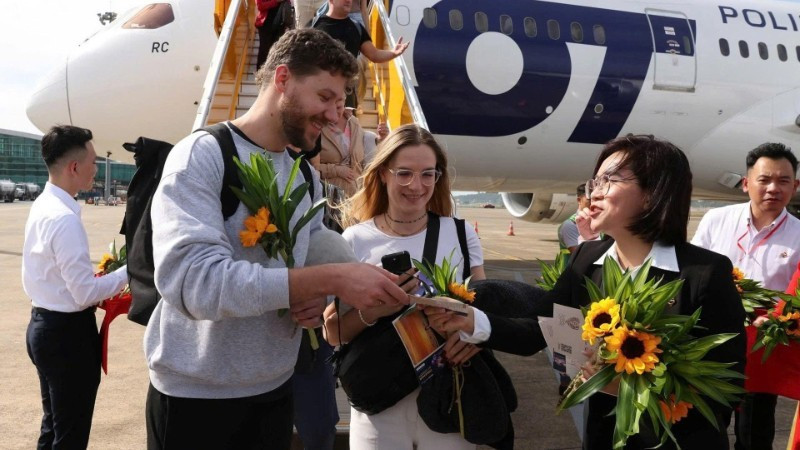 A ceremony was held at Phu Quoc International Airport to welcome Viet Nam’s 20-millionth international visitor. (Photo: Cong Dat)