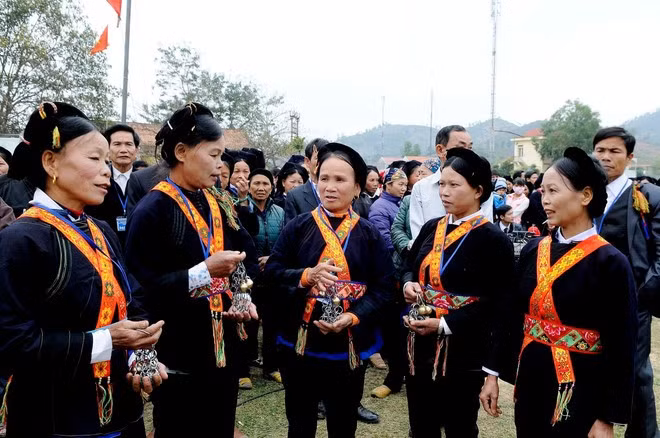 Folk singing festival of ethnic groups in Bien Son commune, Bac Ninh province. (Photo: VNA)