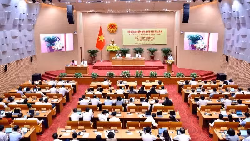 The meeting of the Ha Noi People's Council.