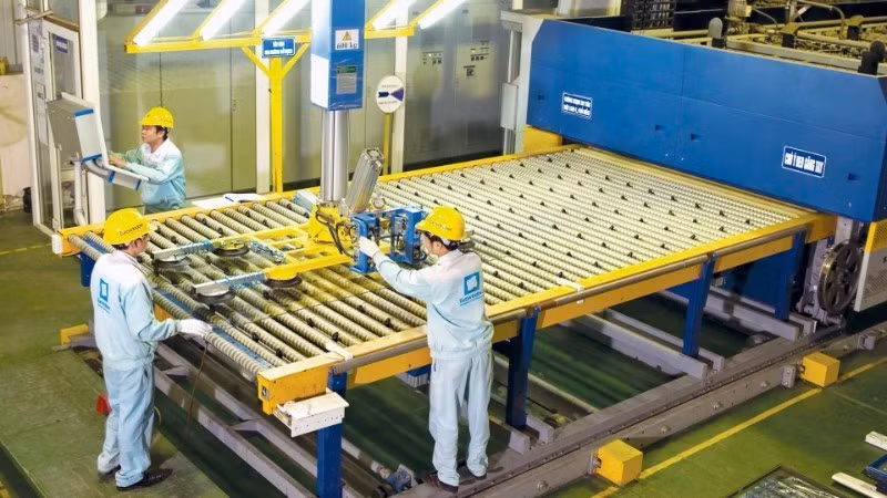 An advanced and modern production line at the EuroWindow factory. (Photo: NHAT ANH)