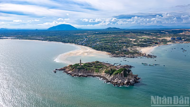 Situated along the coast of Binh Thuan, Ke Ga Lighthouse stands on a small island about 500 metres offshore and is recognised as one of the oldest of its kind in Viet Nam and Southeast Asia.