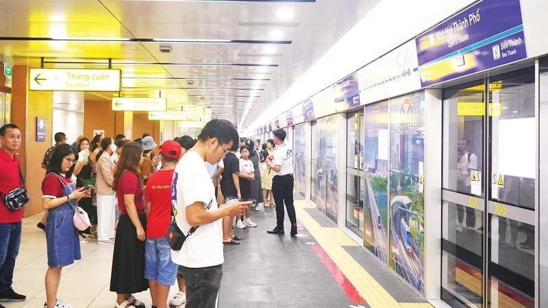 Passengers wait to board a train of Metro Line 1 (Ben Thanh-Suoi Tien Line).