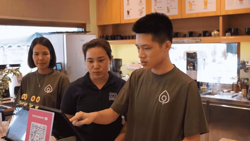 Smooth behind-the-scenes support helps ensure the café runs smoothly.