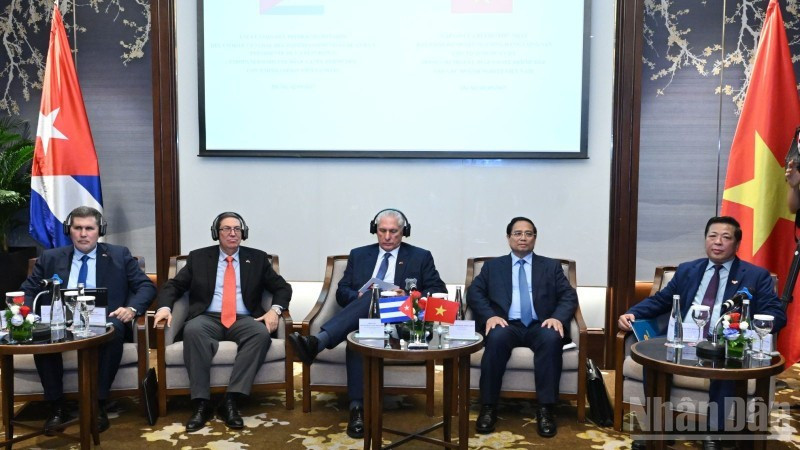 Vietnamese and Cuban leaders at the event. (Photo: NDO)