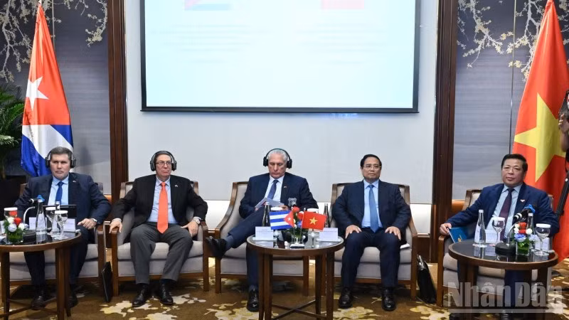 Vietnamese and Cuban leaders at the event. (Photo: NDO)