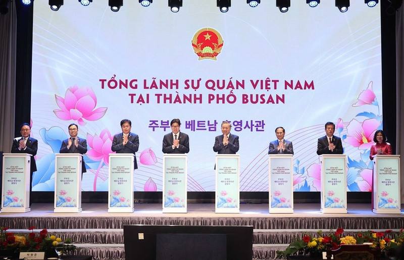 Party General Secretary To Lam at the inauguration ceremony of the Consulate General of Viet Nam in Busan (Photo: VNA)