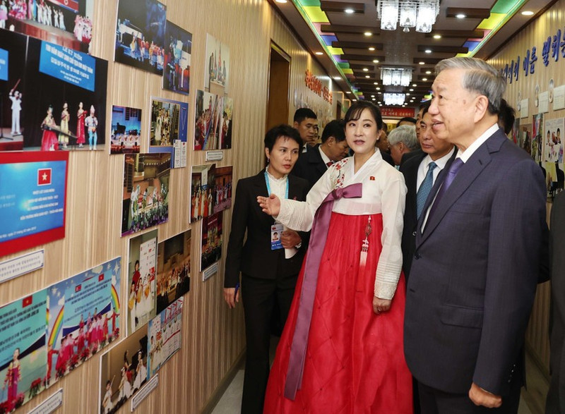 Party General Secretary To Lam visits Kyongsang kindergarten. (Photo: VNA) 