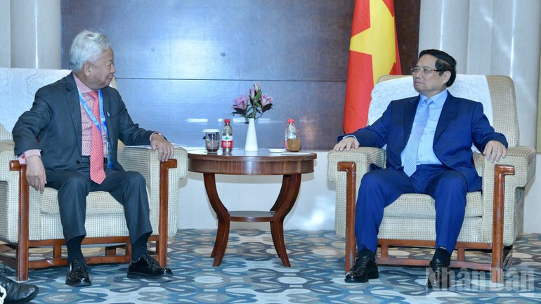 Prime Minister Pham Minh Chinh and AIIB President Jin Liqun at their meeting in Tianjin on August 31. (Photo: NDO) 