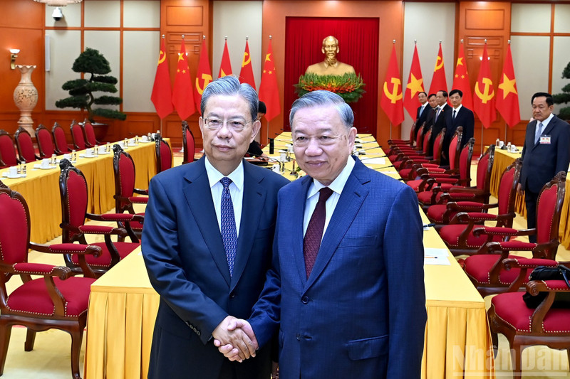 Party General Secretary To Lam and Chairman of the Standing Committee of the National People’s Congress of China Zhao Leji. (Photo: Dang Khoa)