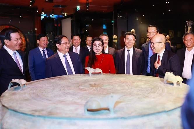 Prime Minister Pham Minh Chinh visits the Quai Branly – Jacques Chirac Museum, June 11, 2025. (Photo: VNA)