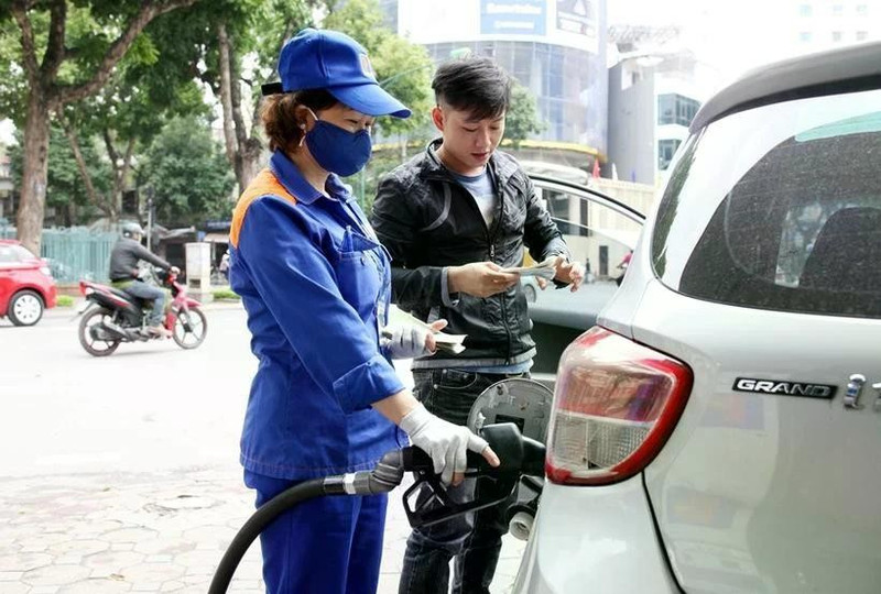 Domestic fuel prices adjusted upward from 3pm on June 12. (Photo: VNA) 