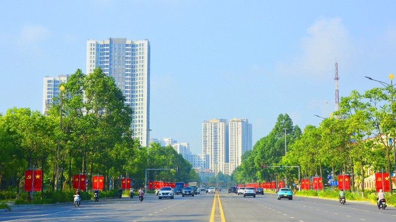 A major road in Kinh Bac Ward.