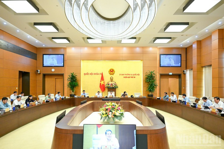 The meeting of the National Assembly Standing Committee on October 9 meeting. (Photo: Duy Linh)