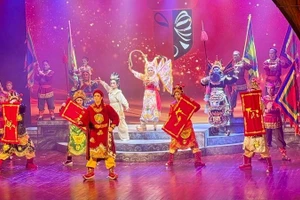 An art performance at the opening ceremony of the festival. (Photo: NDO)