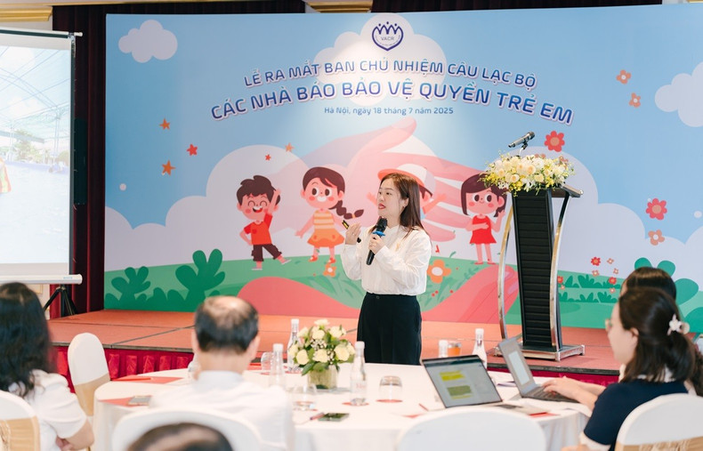 Doan Thu Huyen, Country Director of Campaign for Tobacco-Free Kids, the US in Viet Nam shares experiences in implementing the drowning prevention programme for Vietnamese children. (Photo courtesy of the organisers) 19-7-chi-huyen.jpg