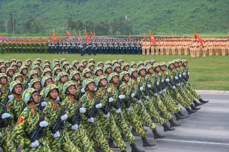 Army units in joint training parade, marching to celebrate the 80th anniversary of the August Revolution and National Day. (Photo: THE DAI) 19-8-h4.jpg