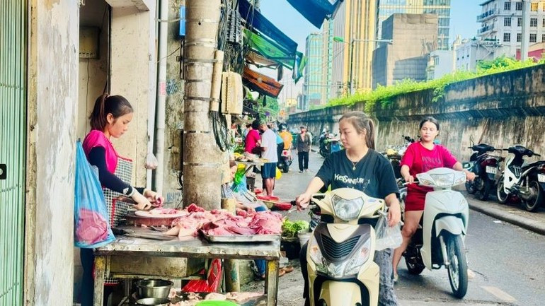 Street retail (traditional markets) in Viet Nam. (Photo: HNV) 29-7-bl2.jpg