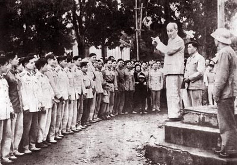 President Ho Chi Minh visited and instructed officers and soldiers of the People’s Public Security in February 1961. (Photo: VNA) 2-8-ca2.jpg