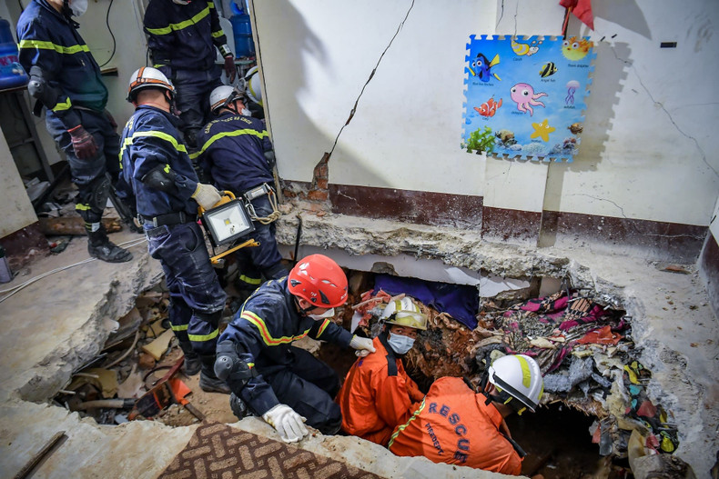 Viet Nam People’s Public Security Force participate in rescue operations in Naypyidaw, Myanmar, April 2025. 2-8-ca3.jpg