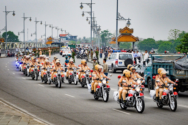Traffic Police force mobilised to protect traffic order and safety on the streets. (Photo: DANG VAN TRAN) 2-8-ca4.jpg