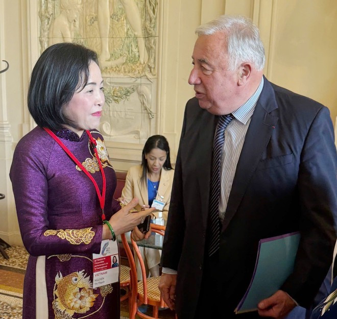 Vice Chairwoman of the National Assembly (NA) Nguyen Thi Thanh (left) meets French Senate President Gérard Larcher on the sidelines of the APF-50. (Photo: VNA) 13-7-dcthanh.jpg