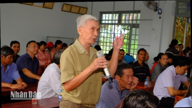 Party member Tran Ngoc Huu (village 1, Bu Dang commune, Dong Nai province) expresses his opinion. 31-7-p5.jpg