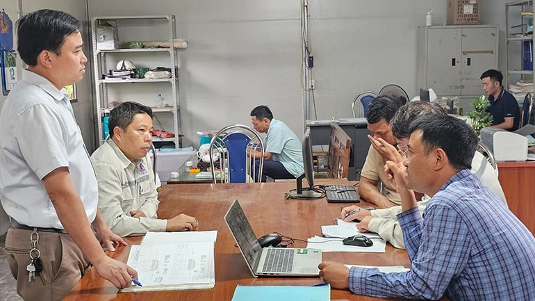 Project Management Board staff grasp the progress and urge the construction of the coastal road through Thanh Hoa province. 31-7-th2.jpg
