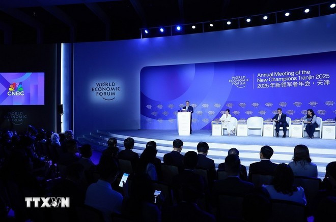 The session “Is Asia's Century at Risk?” is part of the WEF's 16th Annual Meeting of the New Champions in Tianjin, China. (Photo: VNA) 26-6-wef-tianjin-2025.jpg