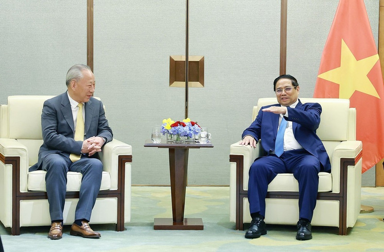 Prime Minister Pham Minh Chinh (R) works with Yan Jiehe, Chairman of the China Pacific Construction Group. (Photo: VNA) img-7545.jpg