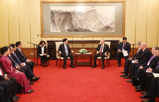 Vietnamese State President Luong Cuong (L) has a meeting with Russian President Vladimir Putin in Beijing on the occasion of his attendance at the 80th anniversary of the world people's victory over fascism and working trip to China. (Photo: VNA) 4-9-r2.jpg