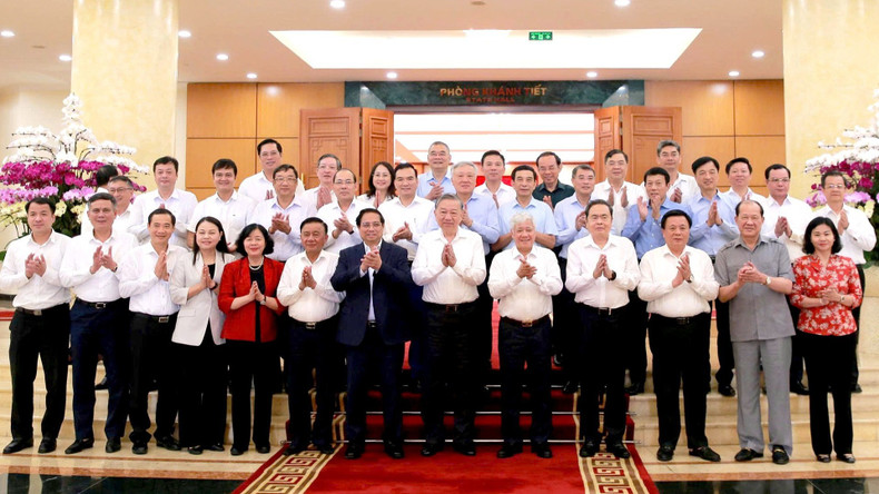 General Secretary To Lam and other Party and State leaders attend the meeting with the Standing Committee of the Party Committee of the Fatherland Front, Central mass organisations. 4-9-a1.jpg