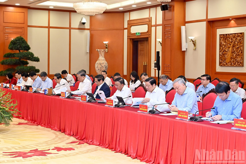The Politburo attends the meeting with the Standing Committee of the Party Committee of the Fatherland Front, Central mass organisations. 4-9-a5.jpg