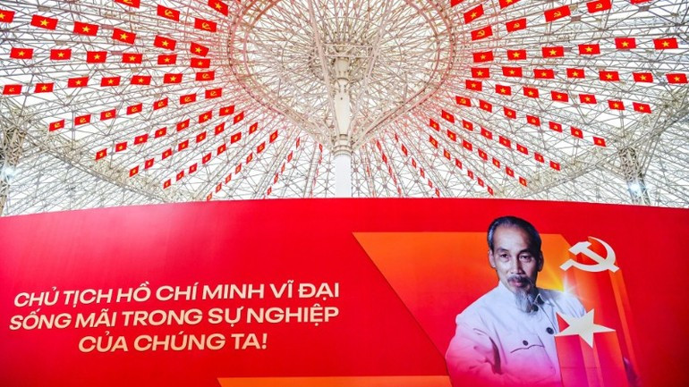 Images at the 95th Anniversary of the Party Flag Exhibition - one of the important events in the series of activities to celebrate the 80th anniversary of the August Revolution and National Day. (Photo: THANH DAT) 30-8-e5.jpg