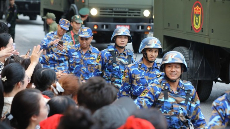 The forces participating in the parade and marching at the A80 event received the love of the people. 30-8-e3.jpg