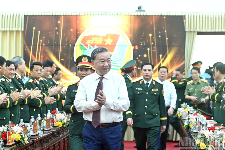 General Secretary To Lam, Secretary of the Central Military Commission, and the Central delegation visit and work at the 12th Corps. 5-8-q6.jpg