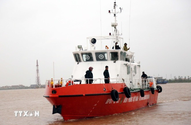 Search and rescue efforts have been intensified. (Photo: VNA) 29-9-hatinh2.jpg