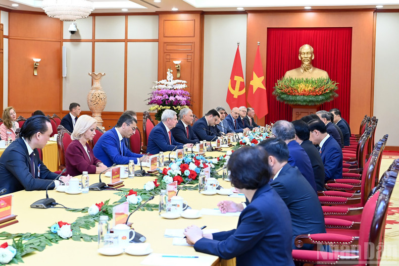 Party General Secretary To Lam receives Chairman of the State Duma of the Federal Assembly of the Russian Federation Vyacheslav Volodin. 29-9-tbt6.jpg