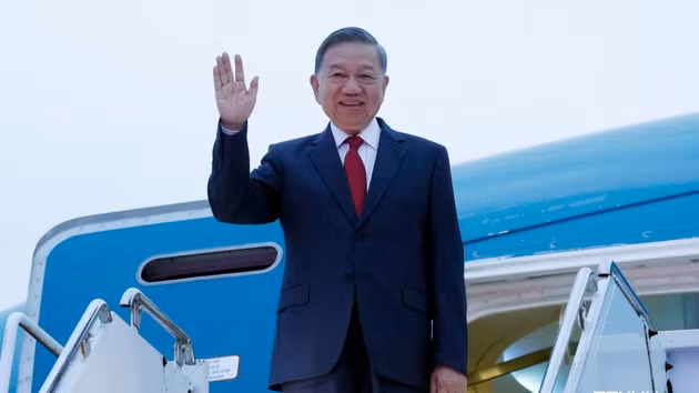 Party General Secretary and State President To Lam arrives in New York to attend the High-Level Debate of the UNGA 81 and conduct bilateral activities in the US. (Photo: Thong Nhat/VNA)