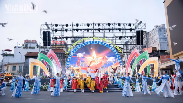 The event is part of the second World Culture Festival in Ha Noi, held from October 1 to 4 under the theme “Heritage Convergence – Shaping the Future”. (Photo: MINH DUY)