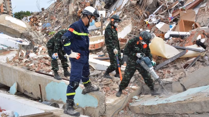 The Vietnamese team continues search operations on July 3 (local time). (Photo: Hoang Vu)