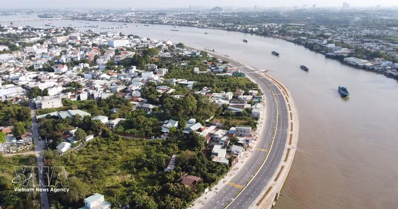 The Dong Nai River corridor economic axis, along with the Free Trade Zone and the Airport Urban Area, is expected to become a new growth pole for Dong Nai. (Photo: VNA)