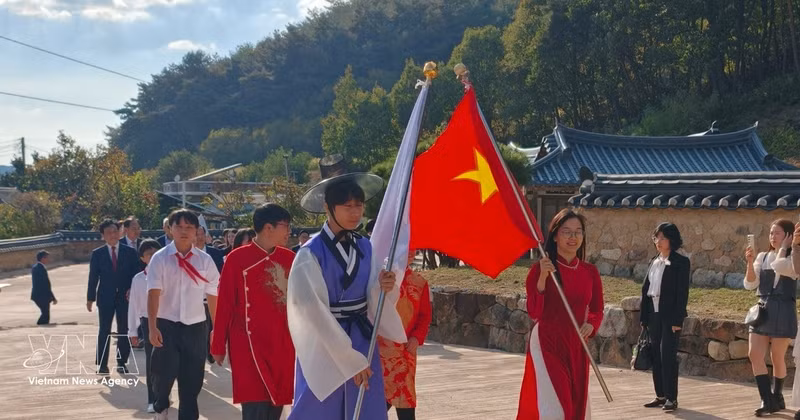 Part of the 250-metre “Dragon Road” procession held at the celebration. (Photo: VNA)