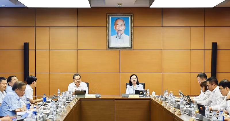 At a group discussion in Ha Noi on October 19 (Photo: VNA)