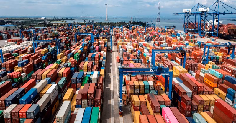 As a highly open economy, Viet Nam needs stable frameworks for economic cooperation. (Photo: THANH DAT)