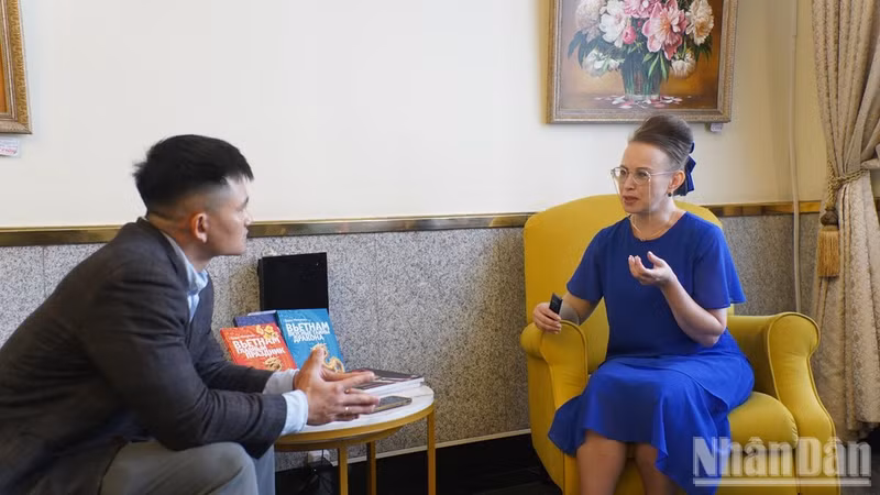 Vietnamologist Daria Mishukova talks with Nhan Dan Newspaper’s reporter. (Photo: THANH TRAI)