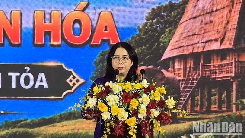 Do Thi Dieu Hanh, Director of the Gia Lai provincial Department of Culture, Sports and Tourism, speaks at the event. (Photo: PHUC THANG)