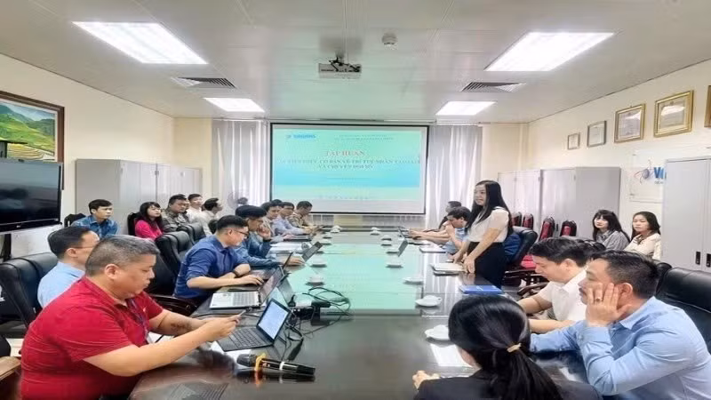 Officials from the VARANS attend a training course on the application of technology in state management activities.