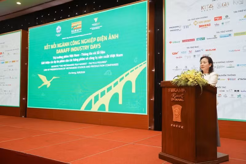 Dr Ngo Phuong Lan delivers the opening address.