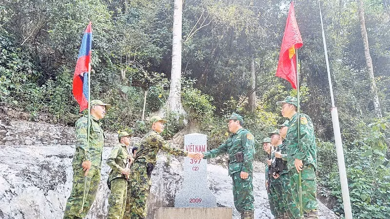 In March 2026, My Ly Border Guard Station, under the Nghe An Border Guard Command, coordinated with Company 217 of the Military Command of Houaphanh Province (Laos) to conduct a joint patrol.